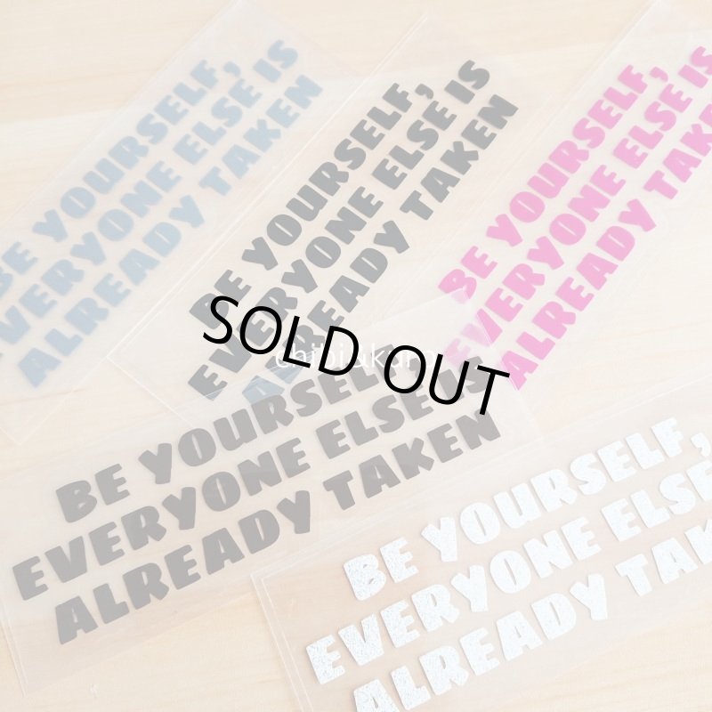 画像1: 【40%OFF】はがし済★Be yourself, everyone else is already taken/ありのままでいいよ/4x14cm (1)